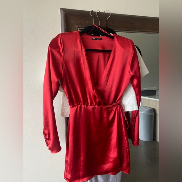 Mini Zara dress red silk with shoulder pads - Picture 2 of 8